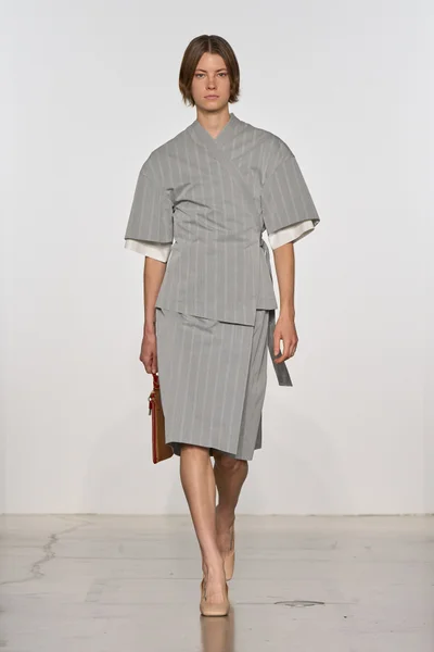 Look 28